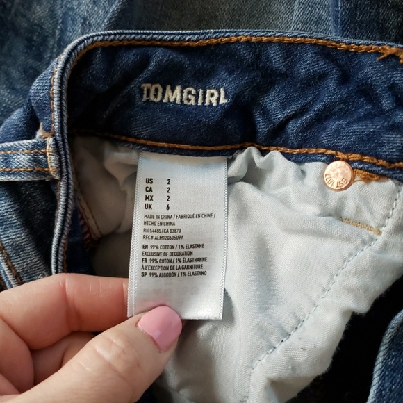 NWOTAmerican Eagle Tomgirl size 2 destroyed short - Picture 2 of 3